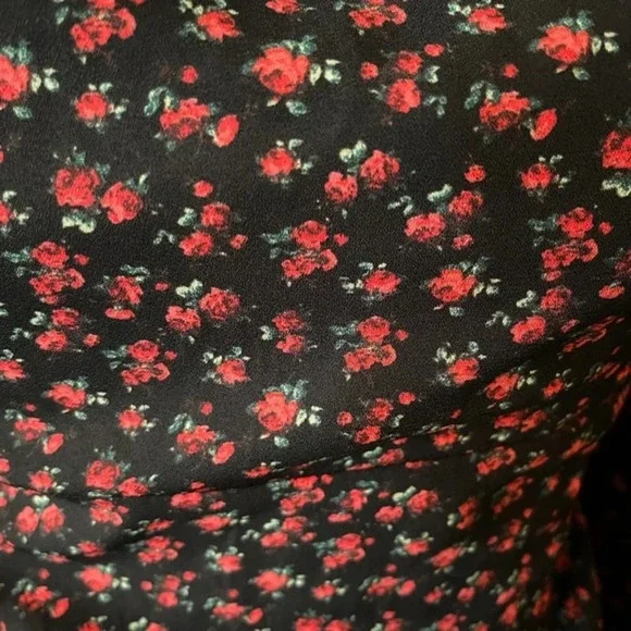 One Clothing Ditsy Long Sleeve Smocked Crop Top - Picture 8 of 11